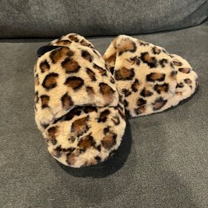 New Steve Madden slippers SzL